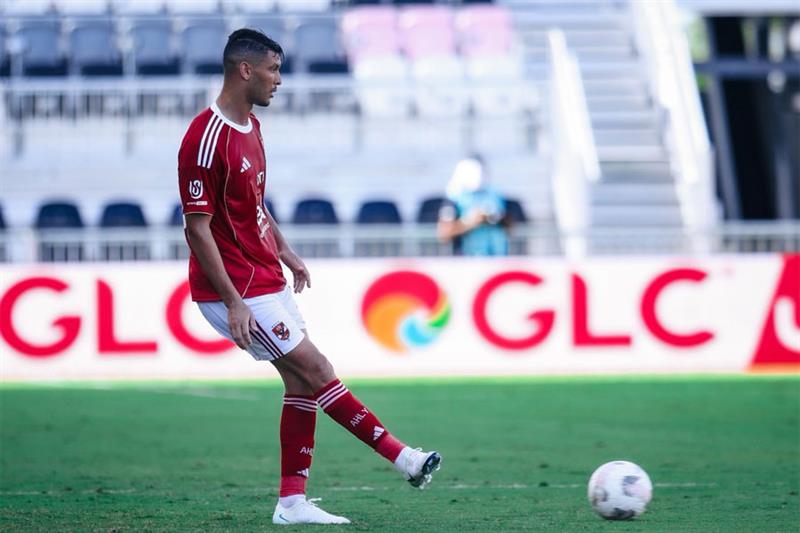 الأهلي المصري يقرر الاستغناء عن أشرف داري.. واللاعب يرفض الرحيل!