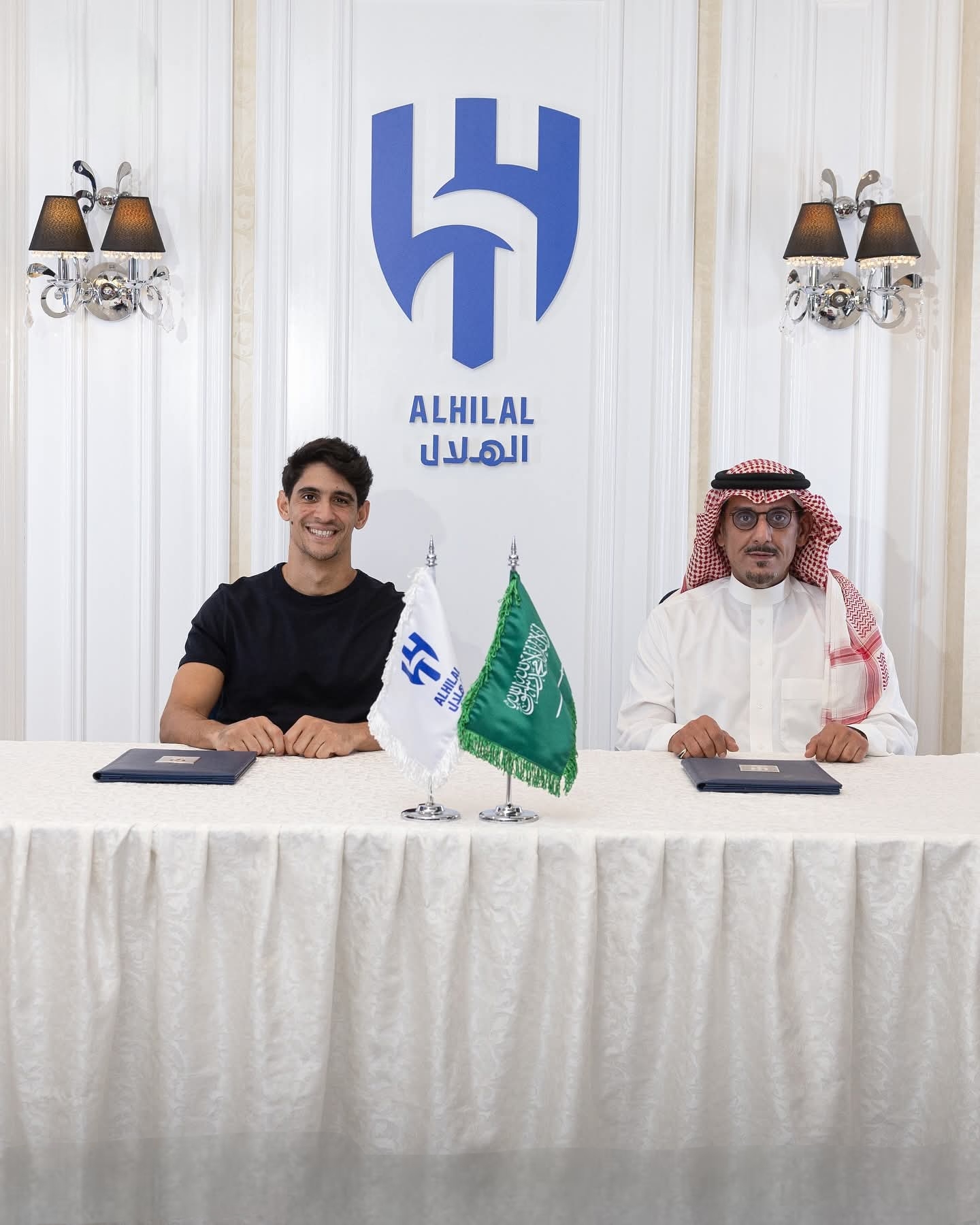 رسميًا.. ياسين بونو يُجدد عقده مع الهلال السعودي حتى سنة 2028