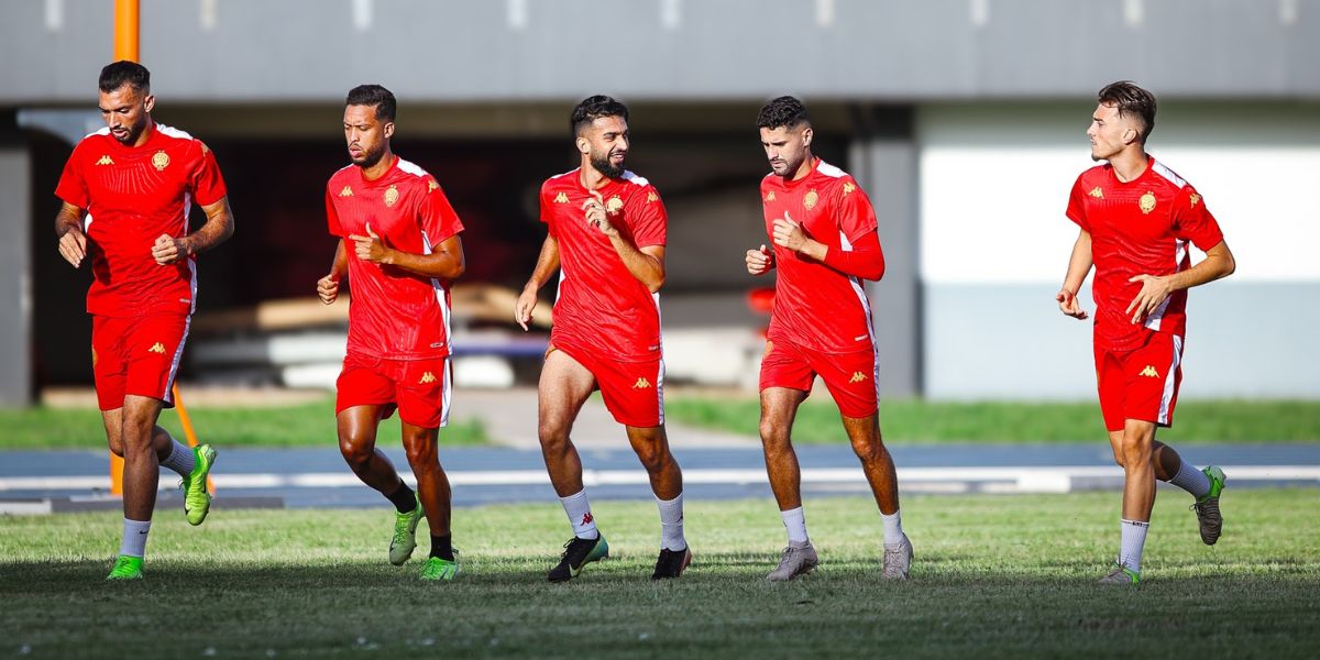 أرضية ملعب أكرا تُقلق بنهاشم قبل مواجهة أشانتي كوتوكو في كأس الكونفدرالية