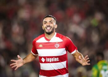 قلق بعد ظهور حمزة الهنوري على عكّازات قبل مواجهة المغرب وجزر القمر