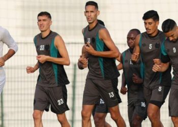 مواهب جديدة تلتحق بالفريق الأول للرجاء تحت إشراف فادلو ديفيدز