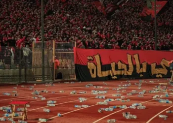 الكاف تُعاقب الأهلي باللعب دون جمهور بعد أحداث مواجهة الجيش
